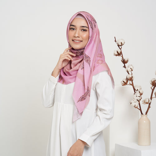 GOLDENLIGHT Sanctuary | The Novella Scarf